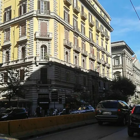 Be Italian Flat Bovio 3* Napels